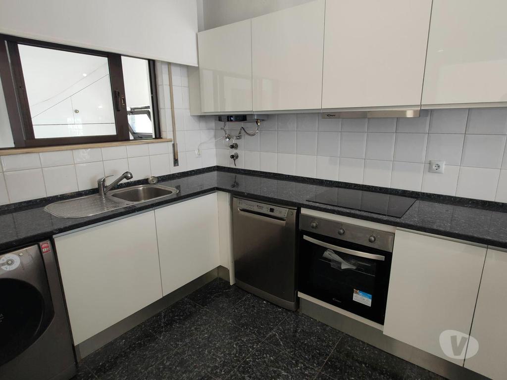 Apartamentos a venda Albufeira - Fotos para T2 com Varanda e Garagem na Zona Central de Albufeira -