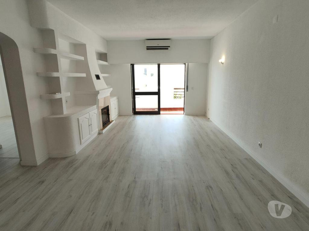 Apartamentos a venda Albufeira - Fotos para T2 com Varanda e Garagem na Zona Central de Albufeira -