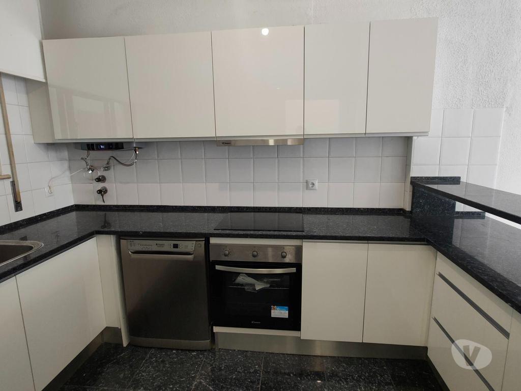 Apartamentos a venda Albufeira - Fotos para T2 com Varanda e Garagem na Zona Central de Albufeira -
