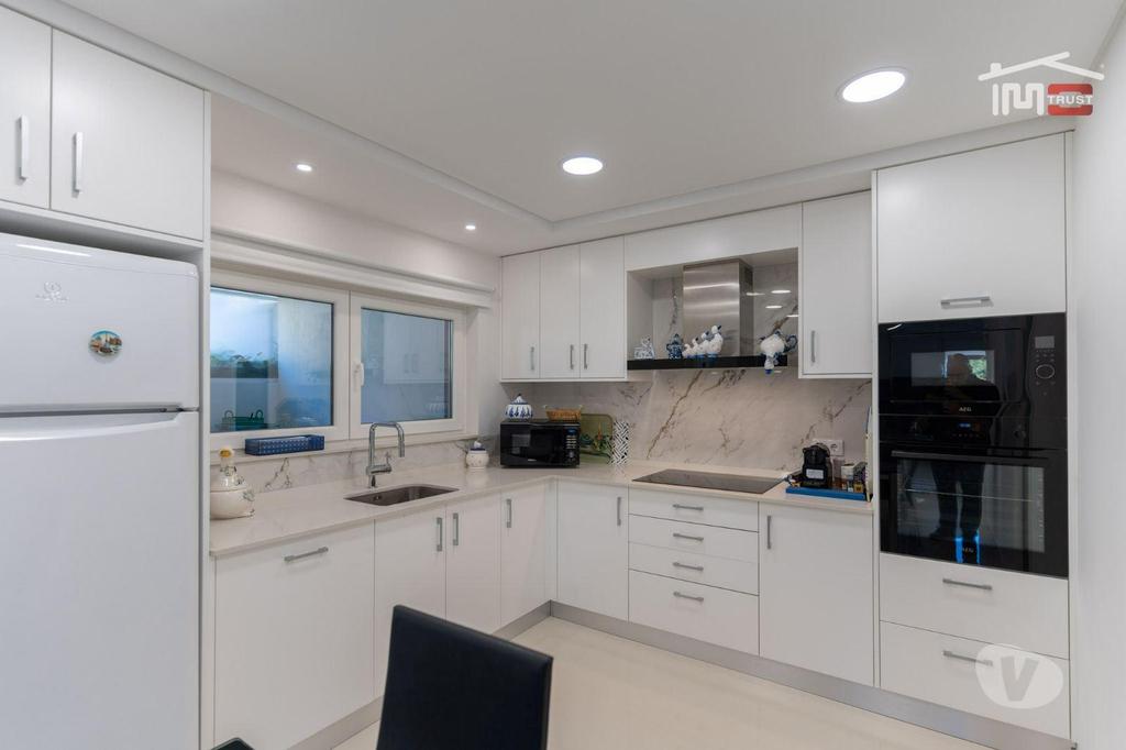 Apartamentos a venda Torres Vedras - Fotos para Incrível Moradia T3 Renovada, inserida em Terreno com 855m2