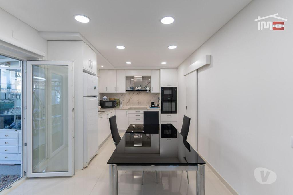 Apartamentos a venda Torres Vedras - Fotos para Incrível Moradia T3 Renovada, inserida em Terreno com 855m2