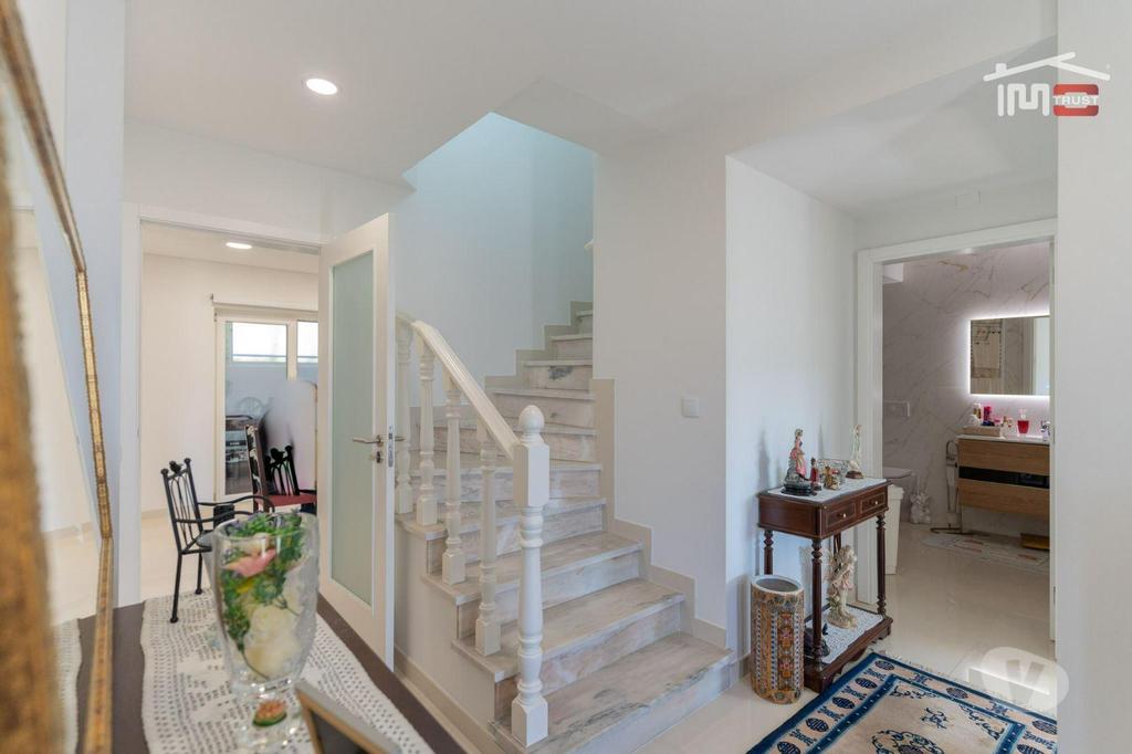 Apartamentos a venda Torres Vedras - Fotos para Incrível Moradia T3 Renovada, inserida em Terreno com 855m2