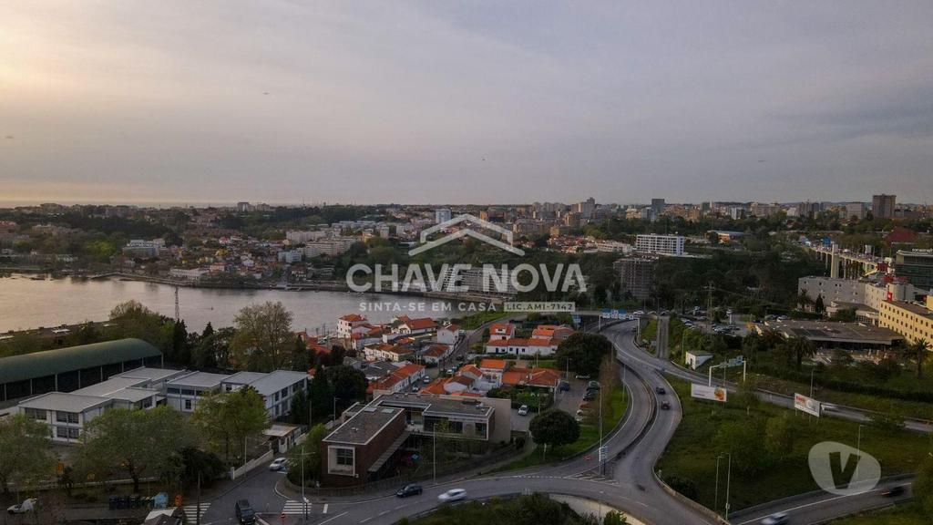 Apartamentos a venda Vila Nova de Gaia - Fotos para Apartamento T3 a nível do 9ªandar 2 lugares de garagem e arrumos