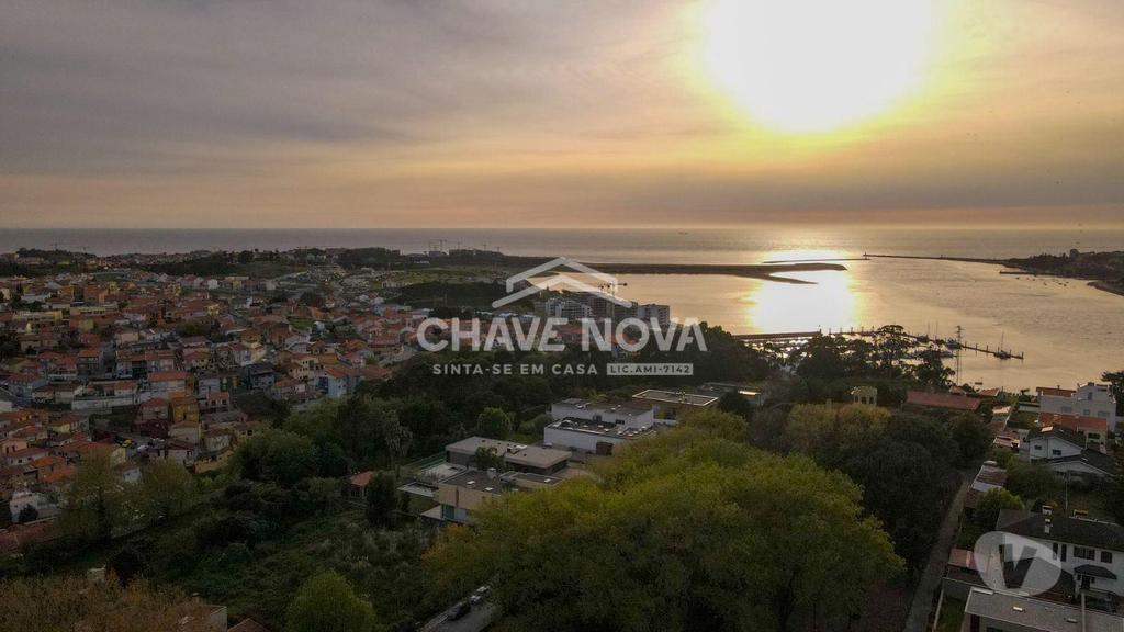 Apartamentos a venda Vila Nova de Gaia - Fotos para Apartamento T3 a nível do 9ªandar 2 lugares de garagem e arrumos