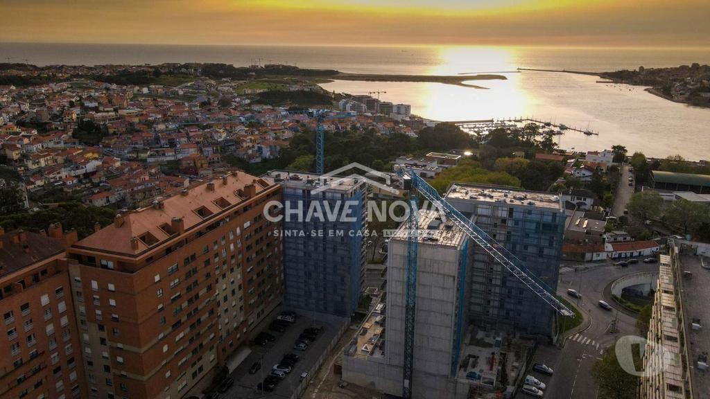 Apartamentos a venda Vila Nova de Gaia - Fotos para Apartamento T3 a nível do 9ªandar 2 lugares de garagem e arrumos