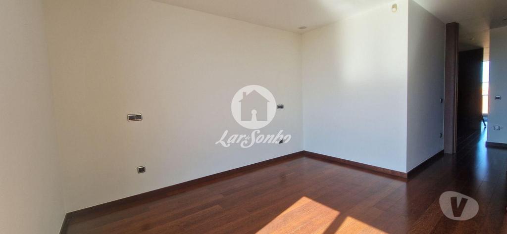 Apartamentos a venda Vila do Conde - Fotos para Moradia T4 COMO NOVA a 600m do metro com garagem fechada para 4