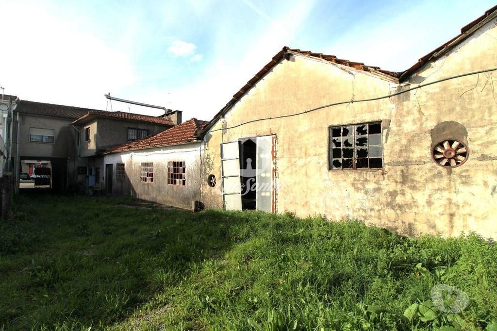Comprar Loja Vila Nova de Famalicão - Fotos para Prédio com comercio r c e 1º andar + armazém, 820m2, junto ao...