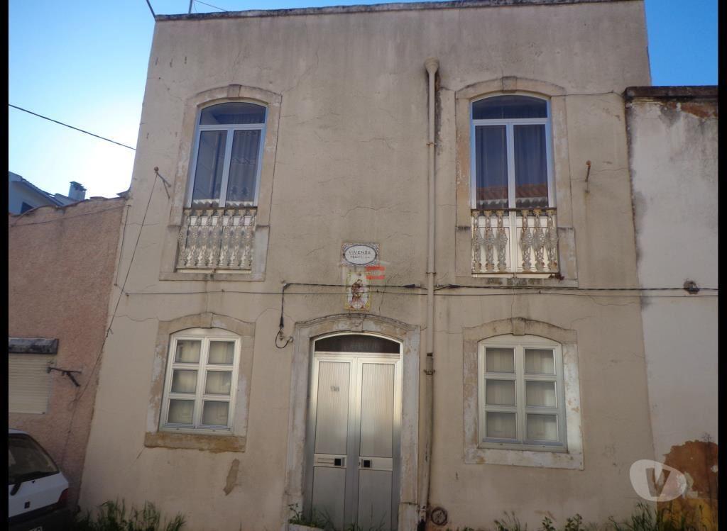 Apartamentos a venda Tomar - Fotos para Moradia t3 com boa localização para Restaurar (1-M-15718020)