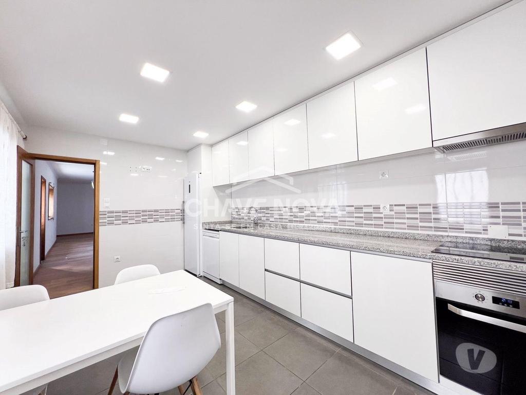 Apartamentos a venda Vila Nova de Gaia - Fotos para Vila-nova-de-gaia-Moradia V2 +1 em Oliveira do Douro (OD 02407)
