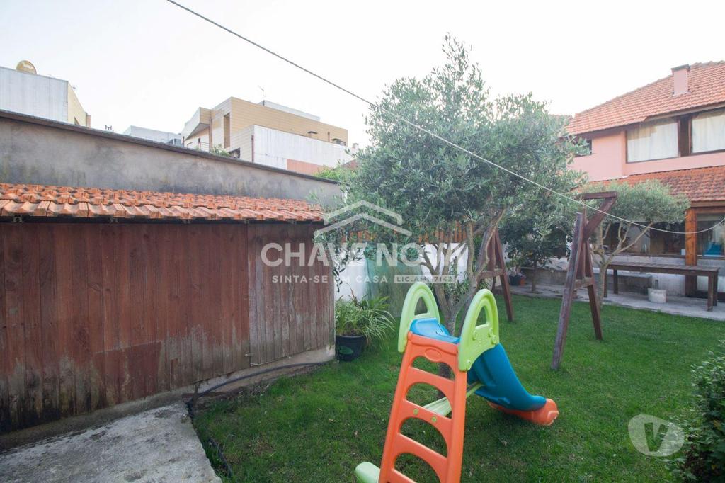 Apartamentos a venda Vila Nova de Gaia - Fotos para Moradia T4 c garagem e jardim em Valadares - Centro (MAD 01903)