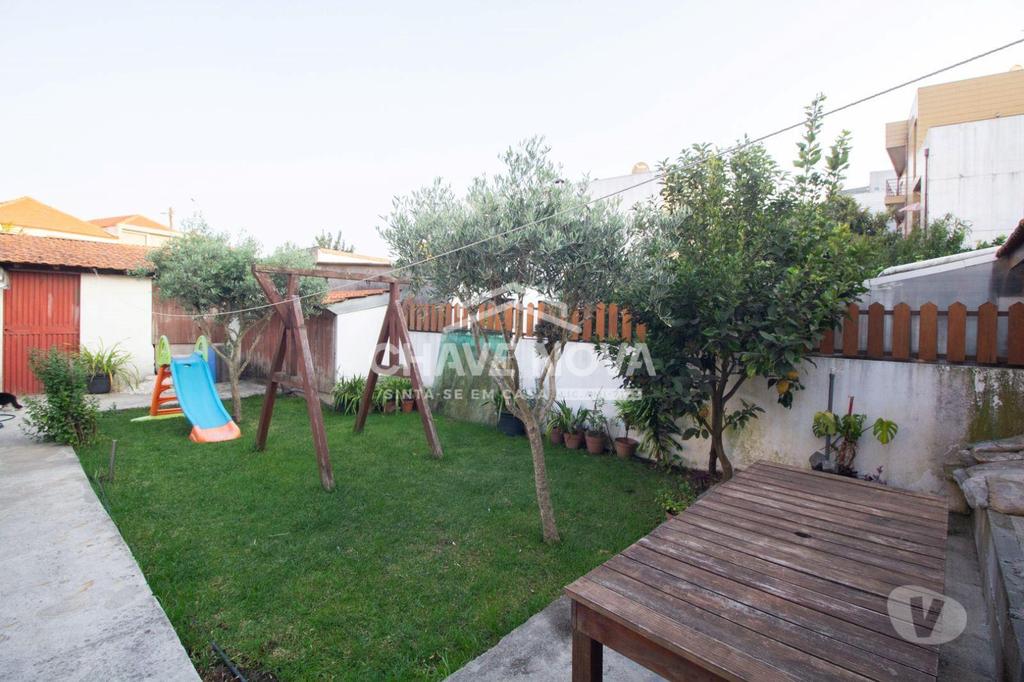 Apartamentos a venda Vila Nova de Gaia - Fotos para Moradia T4 c garagem e jardim em Valadares - Centro (MAD 01903)