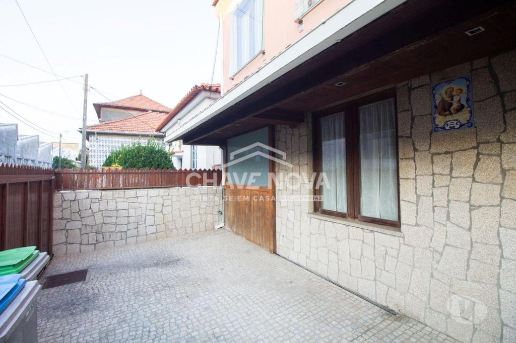 Apartamentos a venda Vila Nova de Gaia - Fotos para Moradia T4 c garagem e jardim em Valadares - Centro (MAD 01903)