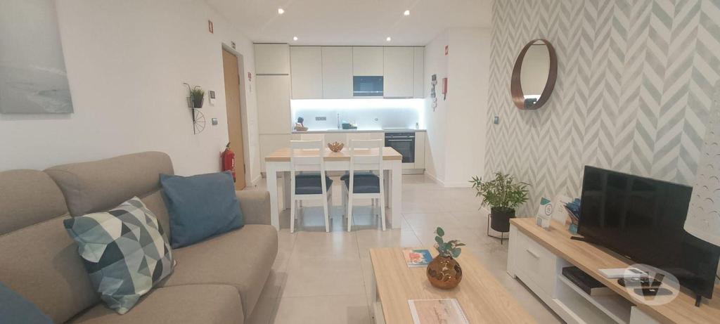 Imóveis para alugar Loulé - Fotos para Apartamento T1 para Arrendamento Anual no Coração de Quarteira*