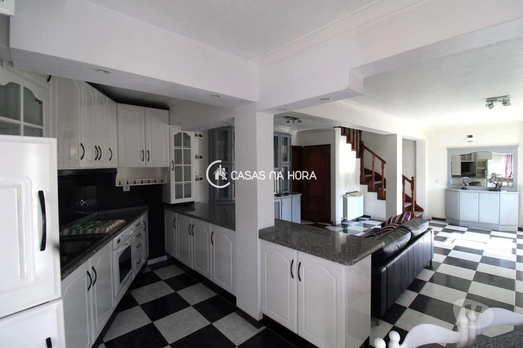 Apartamentos a venda São Pedro do Sul - Fotos para Moradia T4 em Pindelo dos Milagres (viseu M 01781)