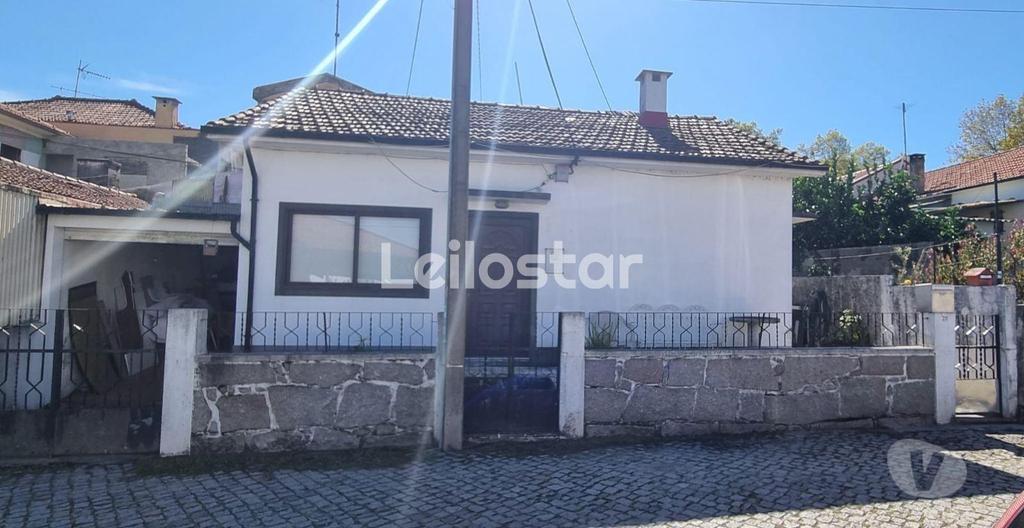 Apartamentos a venda Vila Nova de Gaia - Fotos para Moradia térrea 4 frentes com garagem e rendimento (00282)