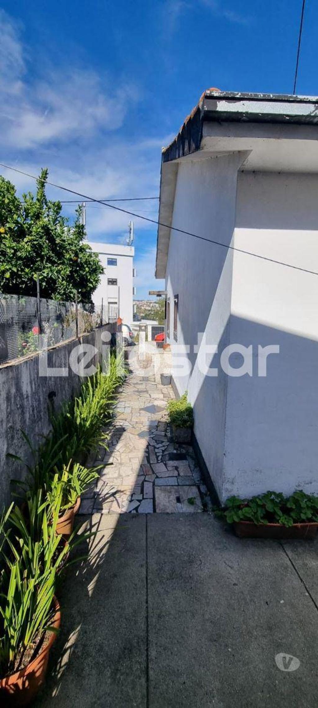 Apartamentos a venda Vila Nova de Gaia - Fotos para Moradia térrea 4 frentes com garagem e rendimento (00282)