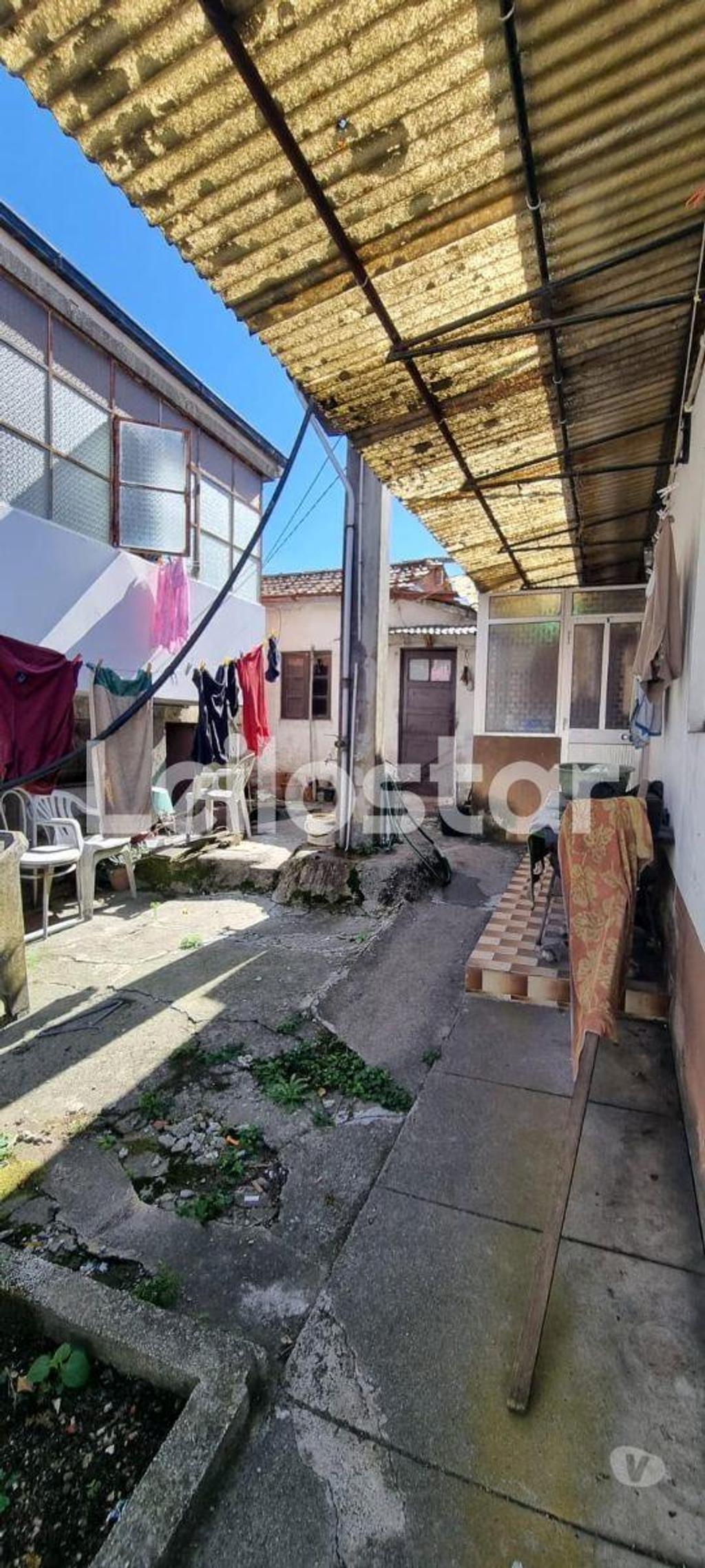Apartamentos a venda Vila Nova de Gaia - Fotos para Moradia térrea 4 frentes com garagem e rendimento (00282)