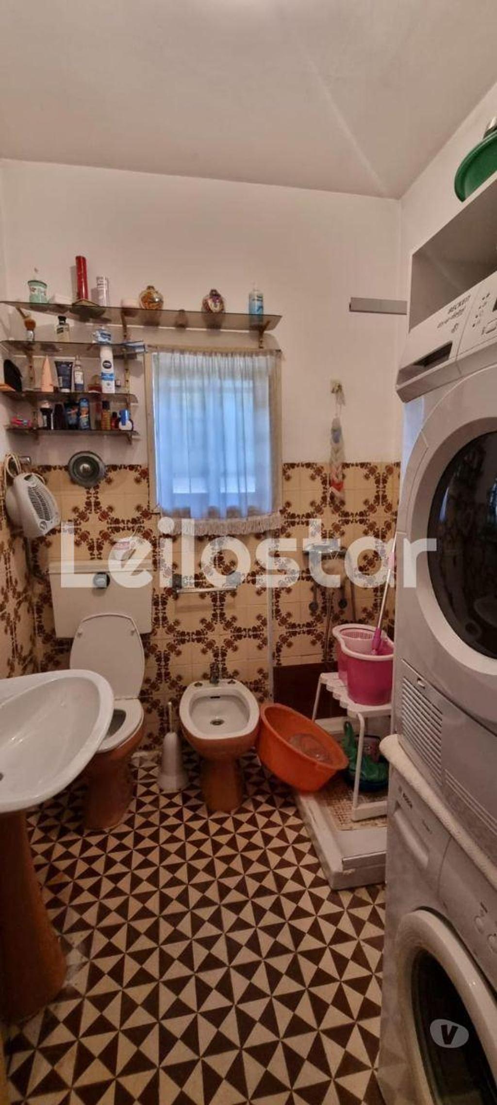 Apartamentos a venda Vila Nova de Gaia - Fotos para Moradia térrea 4 frentes com garagem e rendimento (00282)