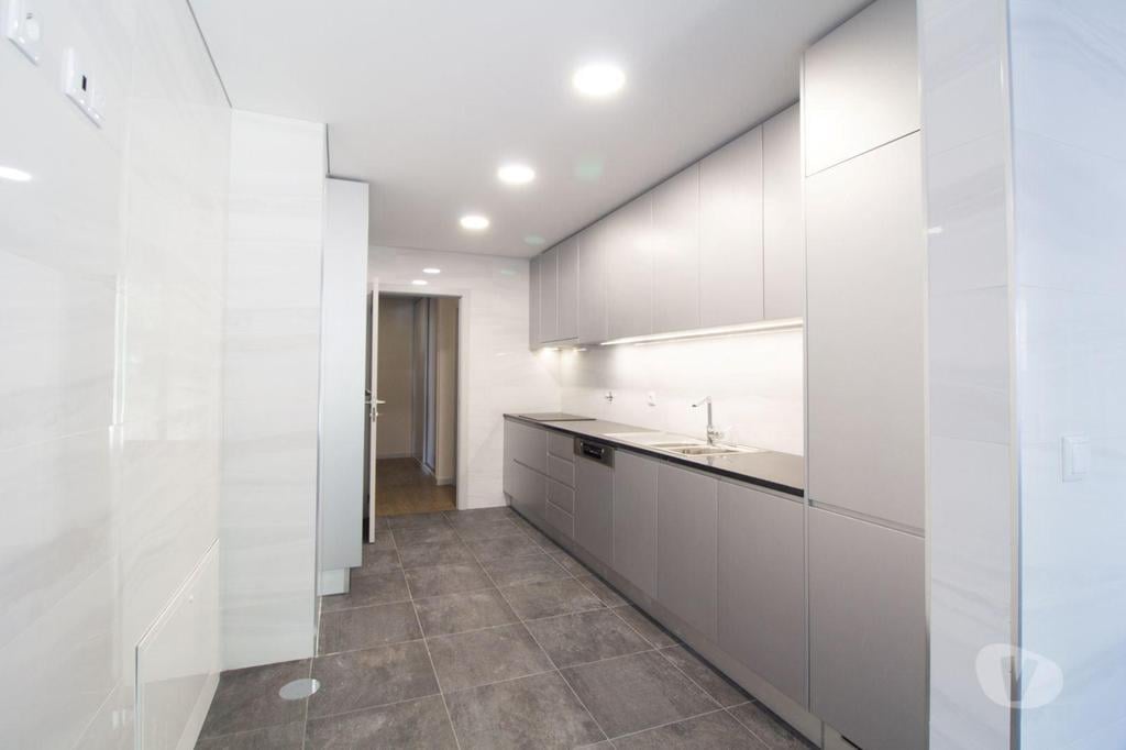 Apartamentos a venda Porto - Fotos para Porto-T3 Novo na Avenida da Boavista (LUX 00160)