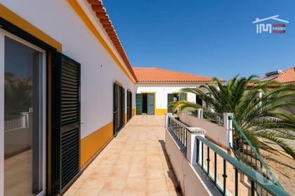 Apartamentos para vender - Fotos para Moradia T4 em Santarém Conforto e Tranquilidade (8-M-000088)