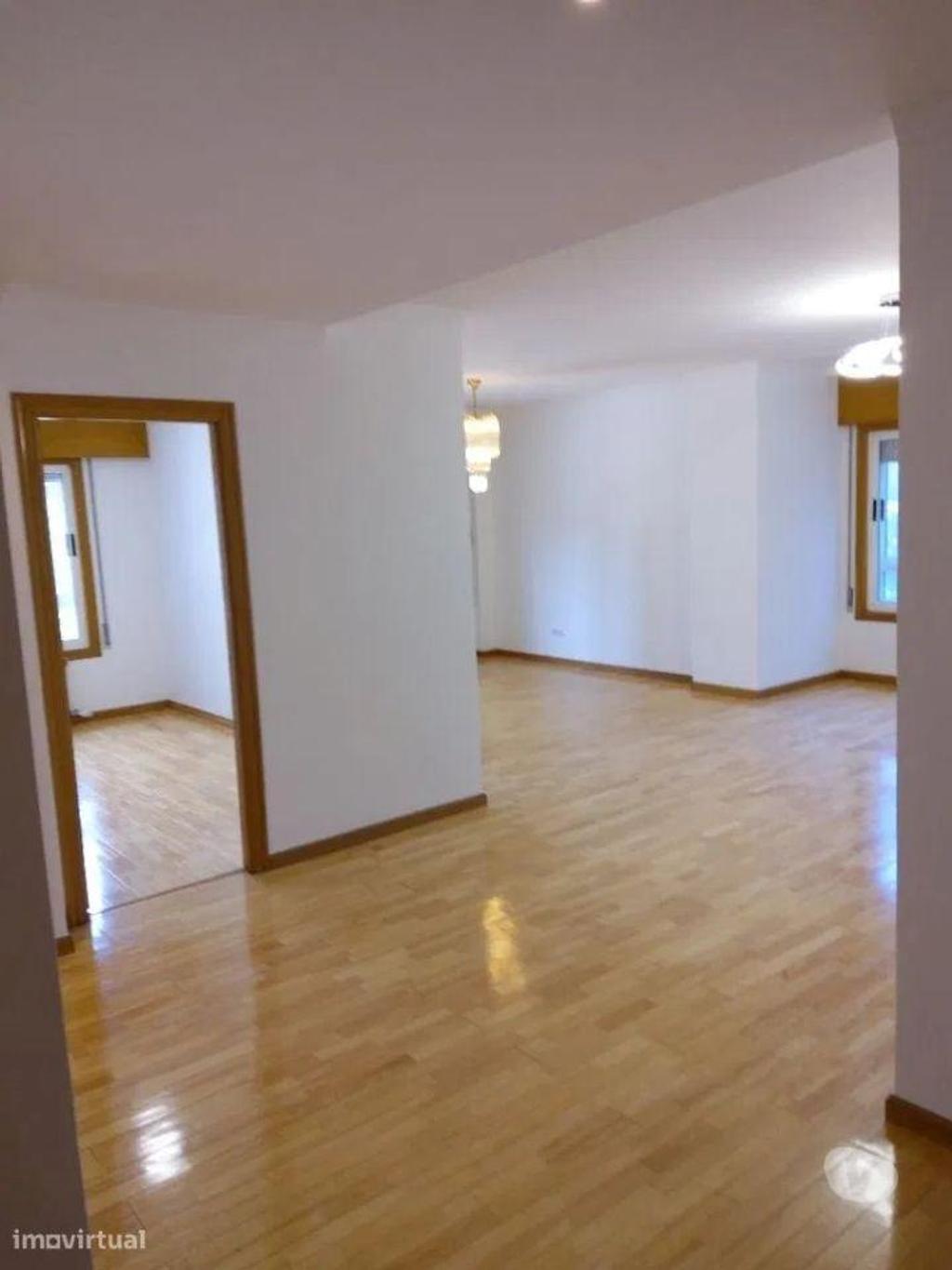 Apartamentos a venda Porto - Fotos para Apartamento, recuperado, para venda, Porto - Lordelo do Ouro e