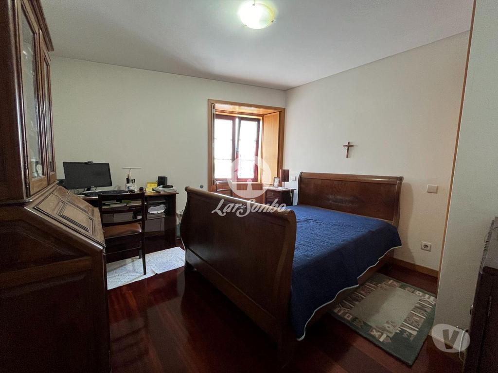 Apartamentos a venda Póvoa de Varzim - Fotos para Moradia T4 c comércio inserida em terreno c 1479m2 em Amorim,