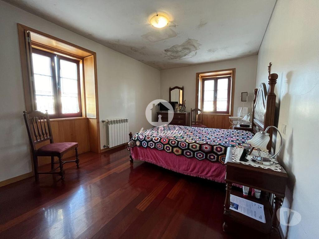 Apartamentos a venda Póvoa de Varzim - Fotos para Moradia T4 c comércio inserida em terreno c 1479m2 em Amorim,