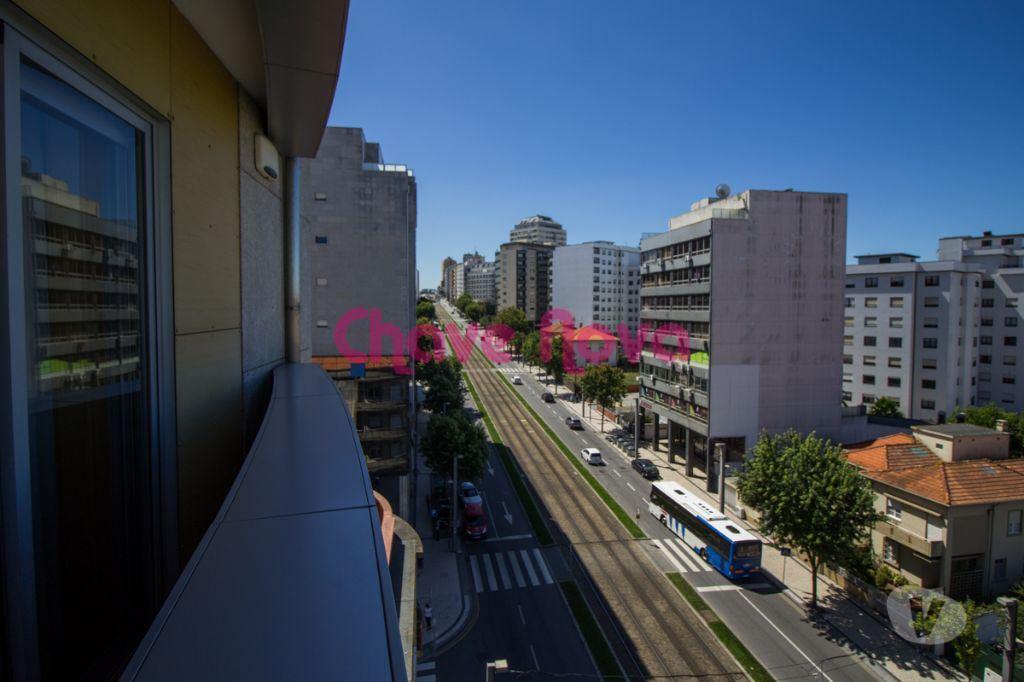 Apartamentos a venda Vila Nova de Gaia - Fotos para Vila-nova-de-gaia-T4 na Avenida da República (MAD 00232)