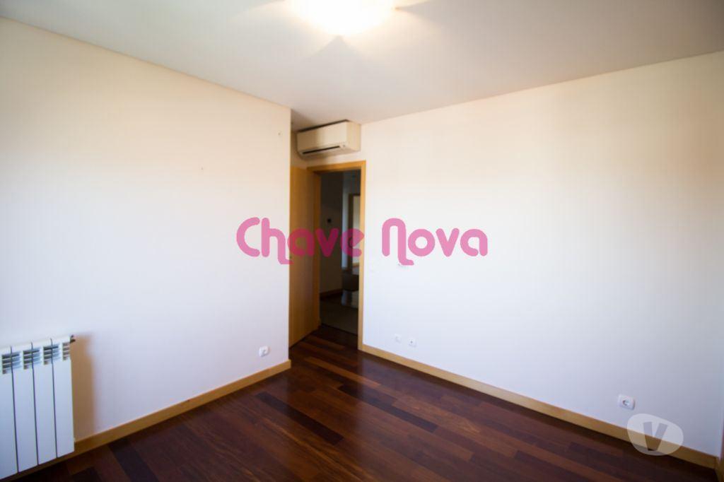 Apartamentos a venda Vila Nova de Gaia - Fotos para Vila-nova-de-gaia-T4 na Avenida da República (MAD 00232)