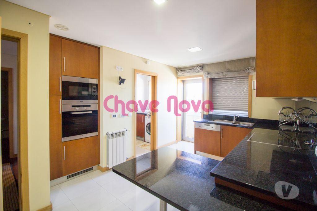 Apartamentos a venda Vila Nova de Gaia - Fotos para Vila-nova-de-gaia-T4 na Avenida da República (MAD 00232)