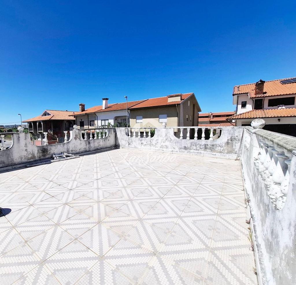 Apartamentos a venda Póvoa de Varzim - Fotos para Moradia T3 com terraço e garagem fechada no centro da Póvoa de