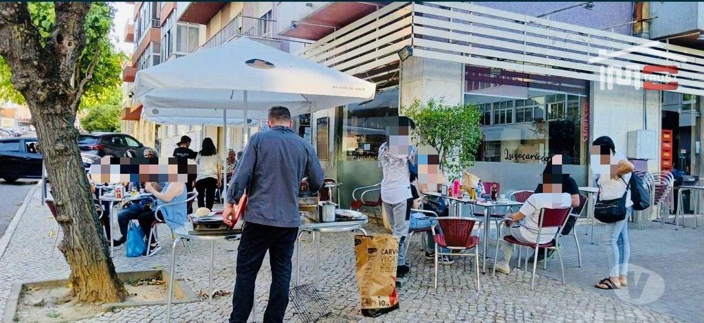 Comprar Loja Seixal - Fotos para Trespassa-se Café Totalmente Equipado com Esplanada e...