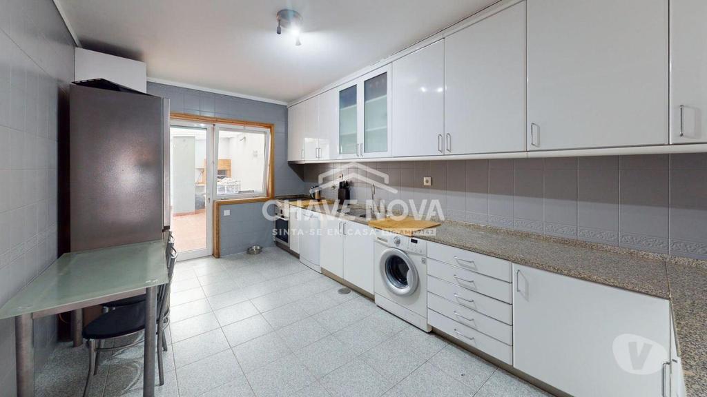 Apartamentos a venda Vila Nova de Gaia - Fotos para Andar Moradia V3 em Oliveira do Douro na zona do Areinho