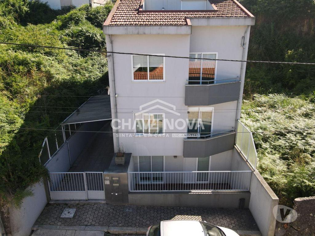 Apartamentos a venda Vila Nova de Gaia - Fotos para Andar Moradia V3 em Oliveira do Douro na zona do Areinho