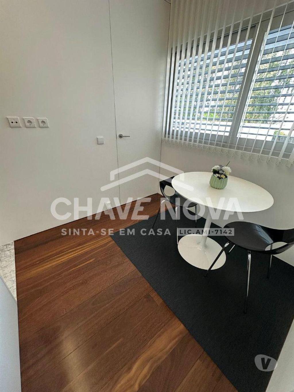 Apartamentos a venda Porto - Fotos para Apartamento T3 usado excelente estado centro Porto (AR 04567)