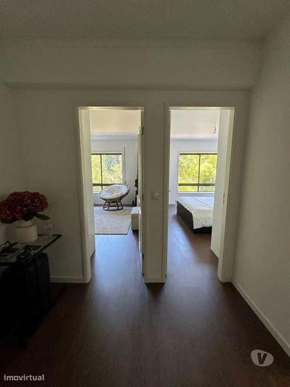 Casas a venda - Fotos para Apartamento T2 Totalmente Renovado - Cruzamento Monte dos Burgos