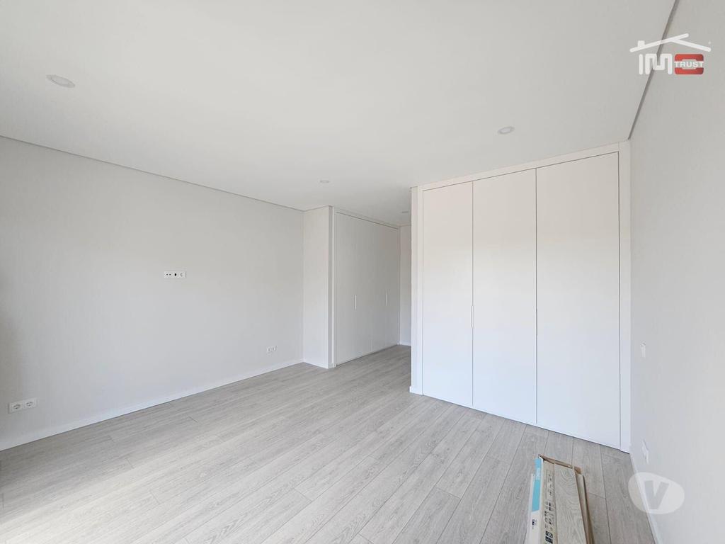 Apartamentos a venda Seixal - Fotos para Moradia Nova T3 em Fernão Ferro com Piscina, Duas Suites,