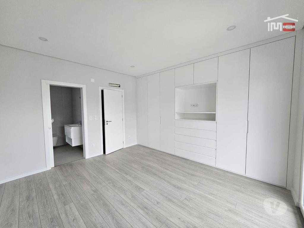 Apartamentos a venda Seixal - Fotos para Moradia Nova T3 em Fernão Ferro com Piscina, Duas Suites,