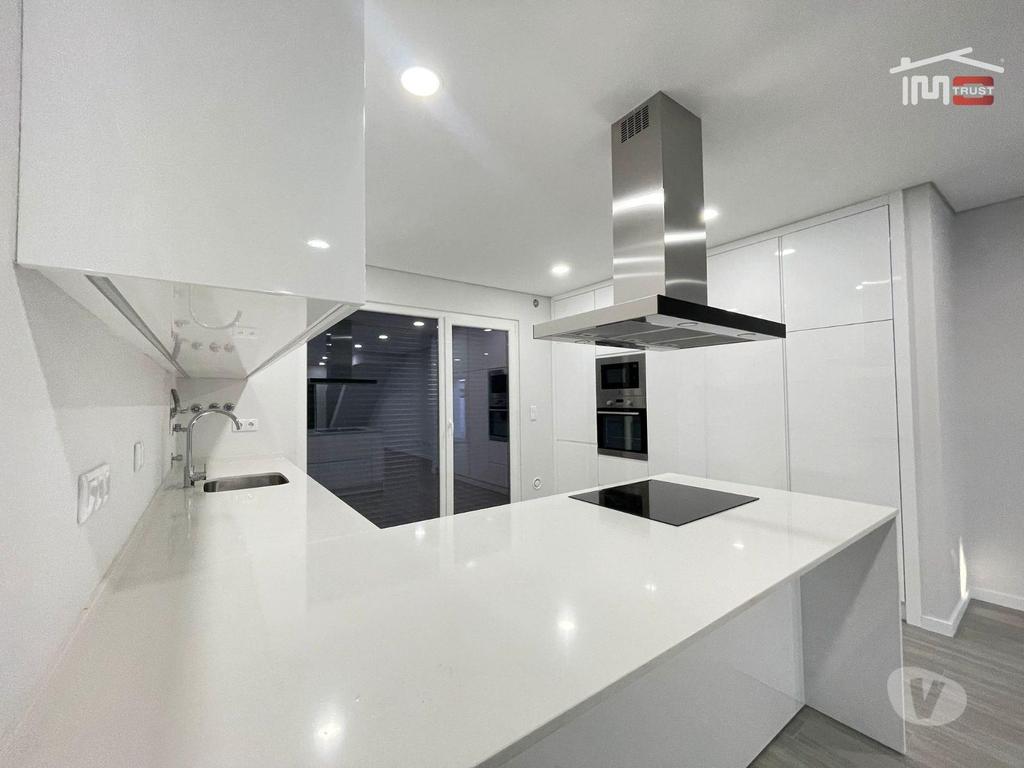 Apartamentos a venda Seixal - Fotos para Moradia Nova T3 em Fernão Ferro com Piscina, Duas Suites,
