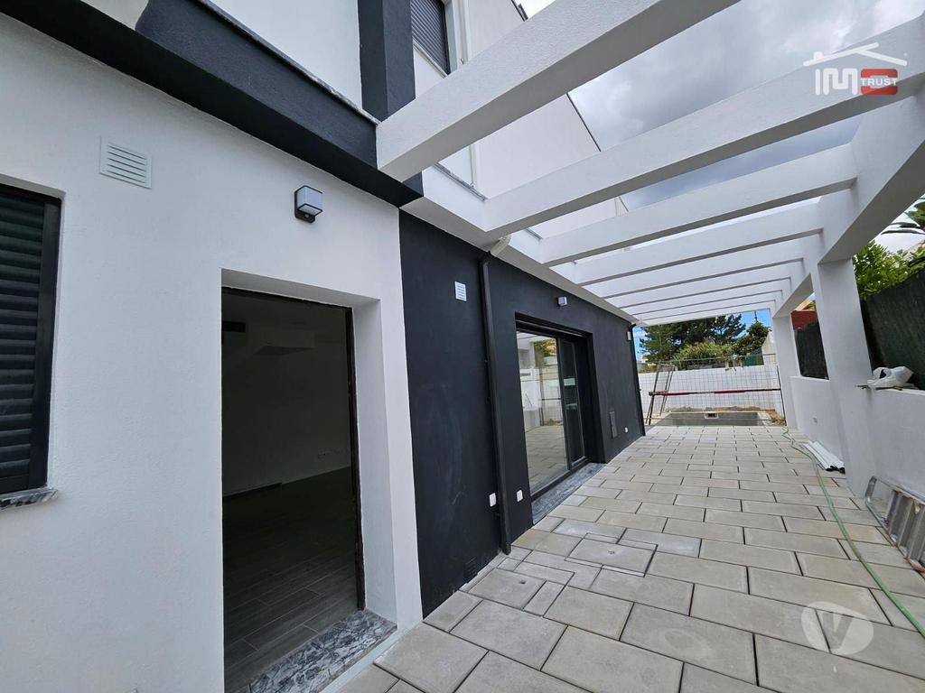 Apartamentos a venda Seixal - Fotos para Moradia Nova T3 em Fernão Ferro com Piscina, Duas Suites,