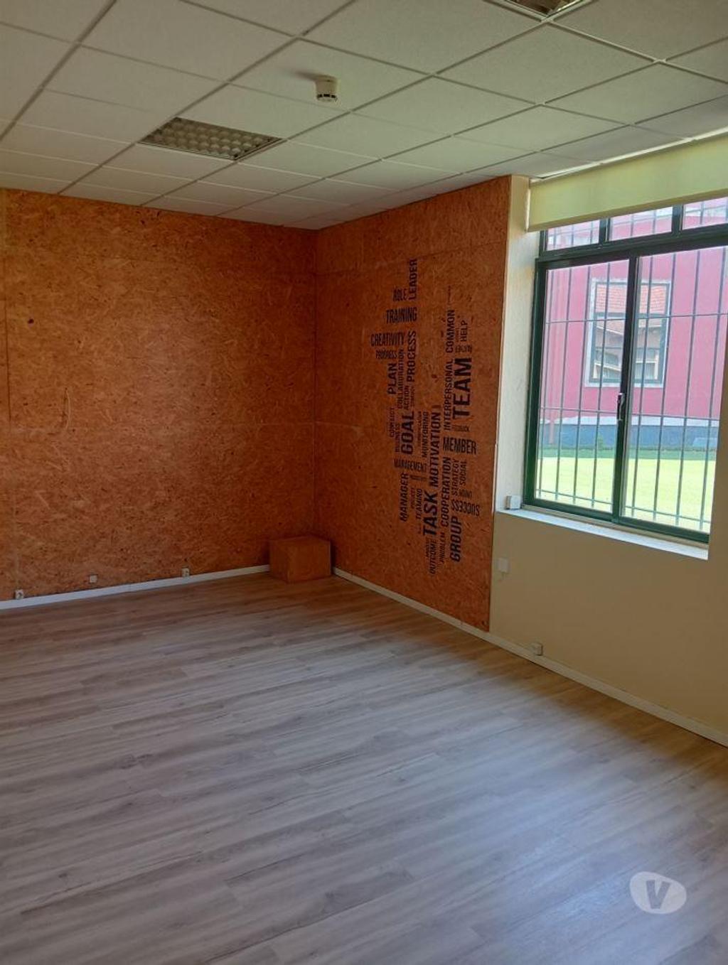 Aluguer Loja Porto - Fotos para Escritório para arrendar na zona da Areosa - Ciucunvalação