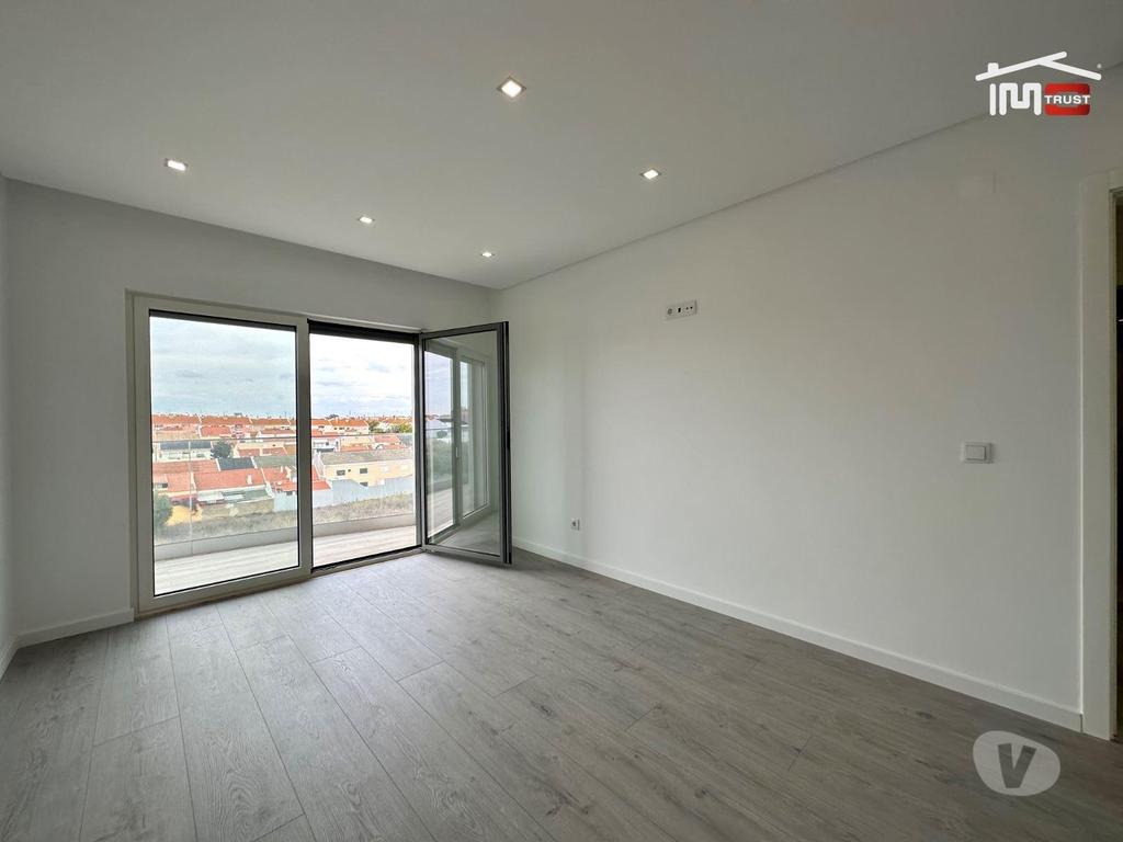 Apartamentos a venda Montijo - Fotos para Incrivel Apartamento T2 com Varandas, Garagem e Arrecadação