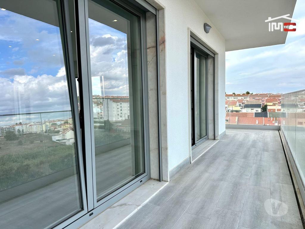 Apartamentos a venda Montijo - Fotos para Incrivel Apartamento T2 com Varandas, Garagem e Arrecadação