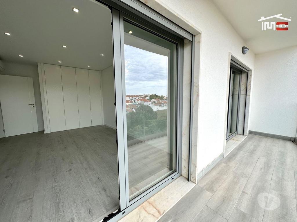 Apartamentos a venda Montijo - Fotos para Incrivel Apartamento T2 com Varandas, Garagem e Arrecadação