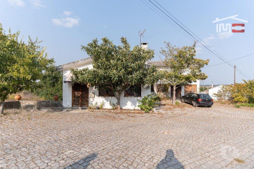 Apartamentos a venda Ourém - Fotos para Moradia T3 para Habitação, Alojamento Local ou Comércio em Ourém