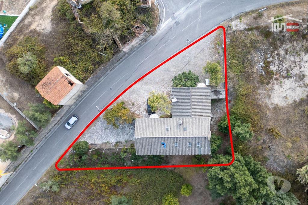 Apartamentos a venda Ourém - Fotos para Moradia T3 para Habitação, Alojamento Local ou Comércio em Ourém
