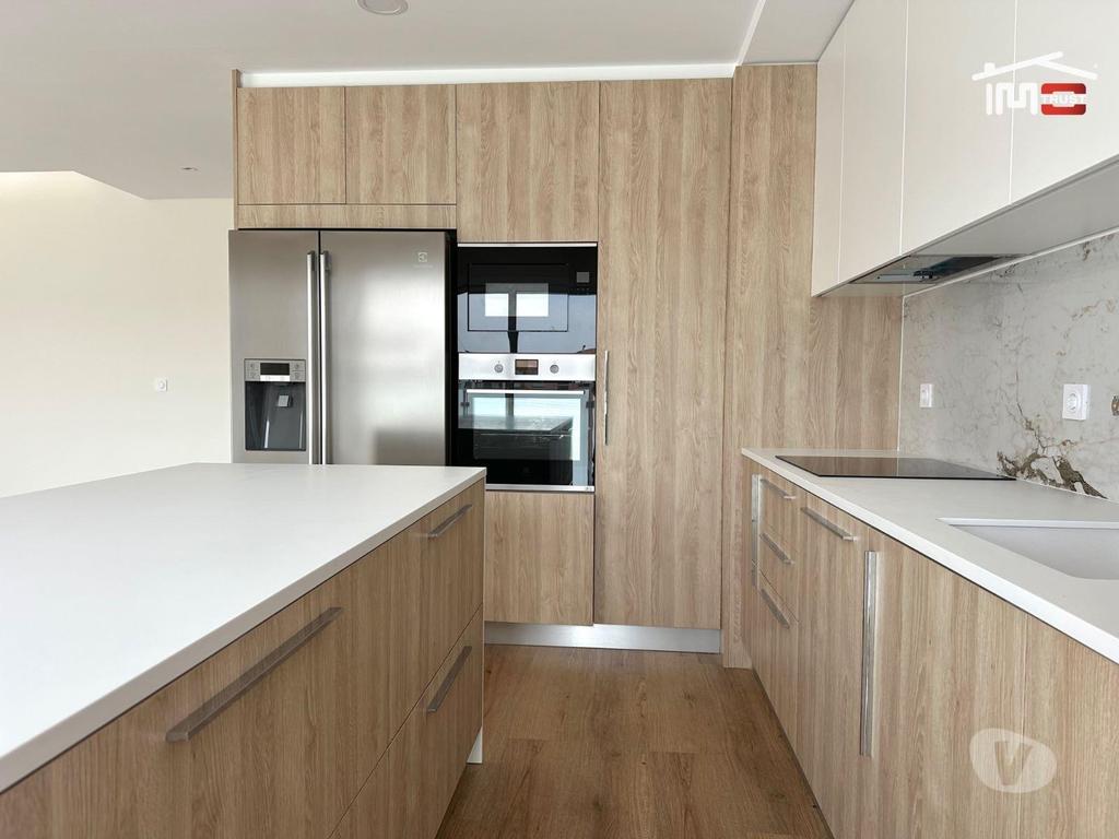 Apartamentos a venda Montijo - Fotos para Incrível Apartamento T3 c Varanda Grande, Parqueamento e
