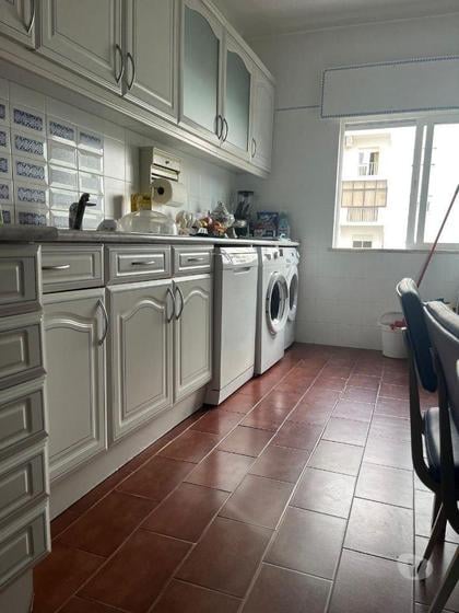 Imóveis para venda - Fotos para Setubal-Apartamento de 5 Assoalhas no Liceu (0000007165)