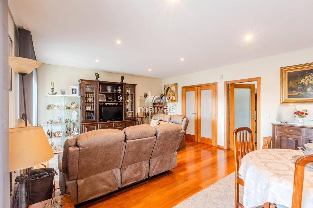 Apartamentos a venda Braga - Fotos para Braga-Moradia de gaveto, para venda, Braga - Merelim (A008-0126)