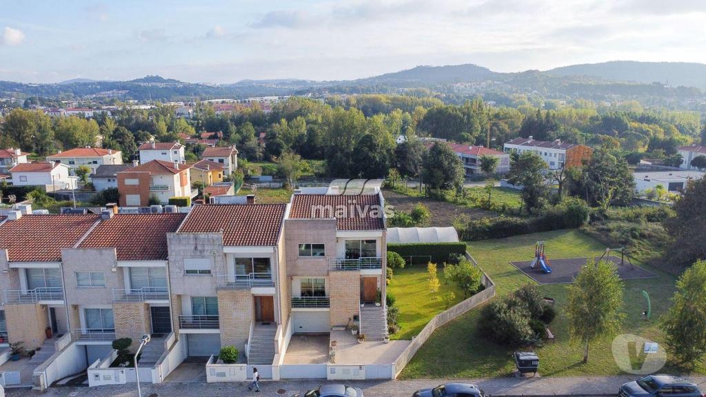 Apartamentos a venda Braga - Fotos para Braga-Moradia de gaveto, para venda, Braga - Merelim (A008-0126)